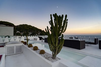 Luxury Villa Photo #25
