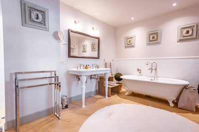 Luxury Villa Photo #26