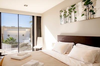 Luxury Villa Photo #23