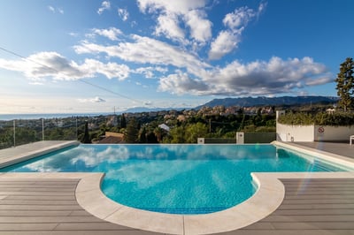 Luxury Villa Photo #3