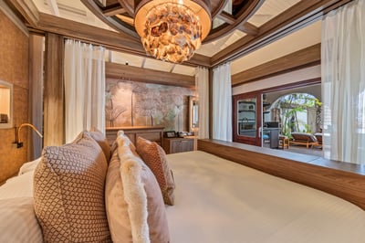 Luxury Villa Photo #4