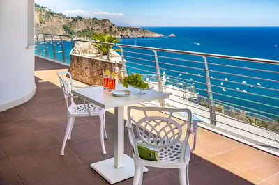 Luxury Villa Photo #5