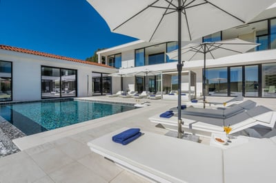 Luxury Villa Photo #12