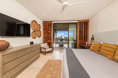 Luxury Villa Photo #32
