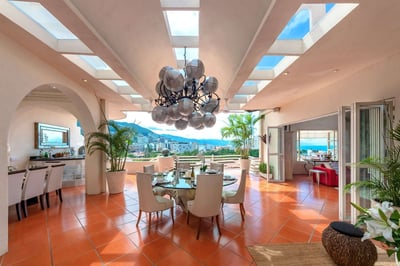 Luxury Villa Photo #9