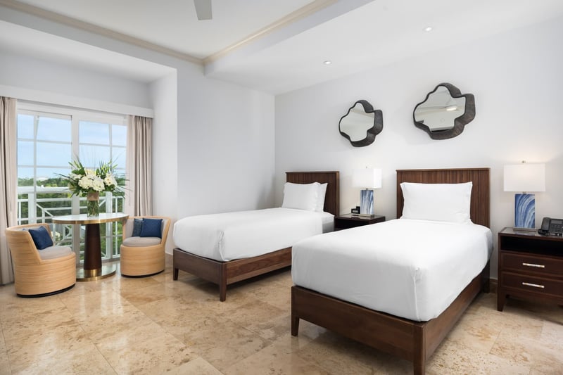 2 BDM Deluxe Oceanfront Suite at Windsong Resort