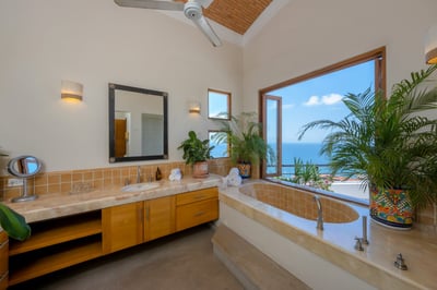 Luxury Villa Photo #30