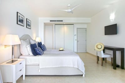Luxury Villa Photo #28