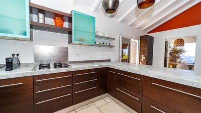 Kitchen & Dining Area