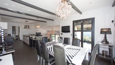 Luxury Villa Photo #11