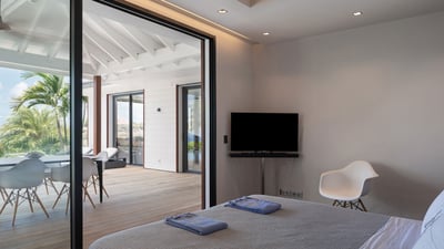 JSA Bedroom 1: On the main level.&nbsp;King-size Bed, air-conditioning, HD-TV, Apple TV, ensuite bat