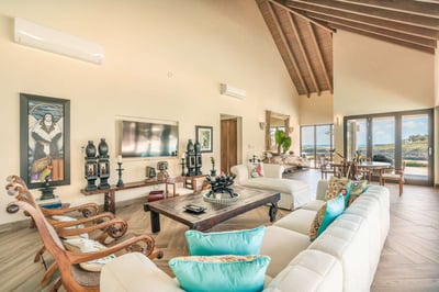 Luxury Villa Photo #26
