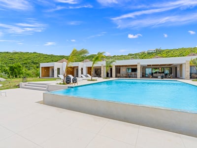 Luxury Villa Photo #3