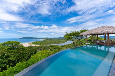 Luxury Villa Photo #4