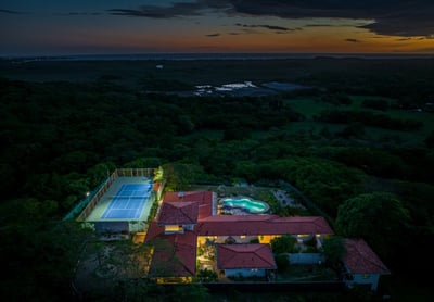 Luxury Villa Photo #14