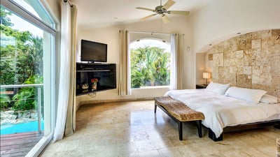 Luxury Villa Photo #17