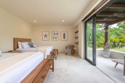 Luxury Villa Photo #38