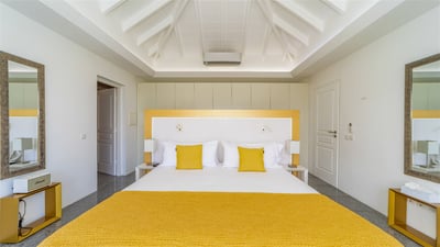 Luxury Villa Photo #26