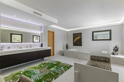 Luxury Villa Photo #26