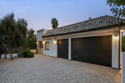 Luxury Villa Photo #3