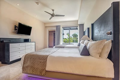 Luxury Villa Photo #15