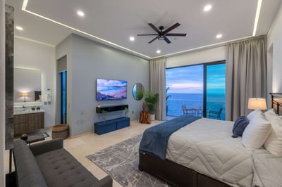 Luxury Villa Photo #36