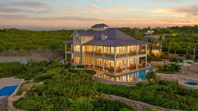 Luxury Villa Photo #4