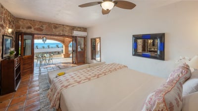 Luxury Villa Photo #34