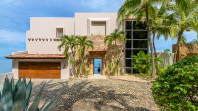 Luxury Villa Photo #15