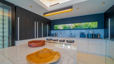 Luxury Villa Photo #26
