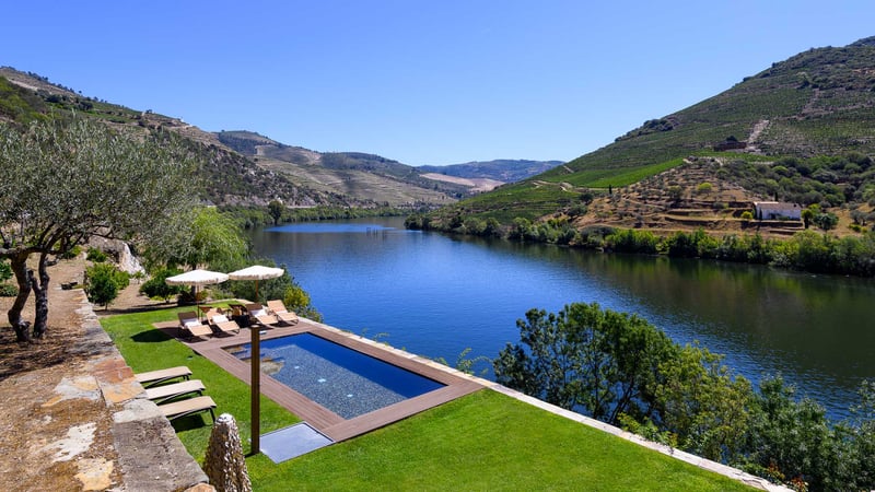 Douro Riverfront Villa