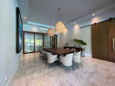 Luxury Villa Photo #5