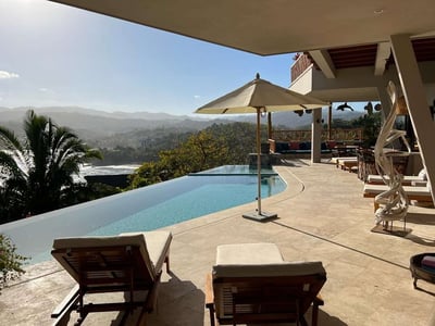 Luxury Villa Photo #7