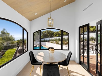 Luxury Villa Photo #16