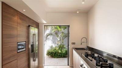 Dining Area & Kitchen