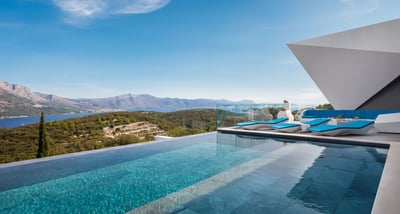 Luxury Villa Photo #18
