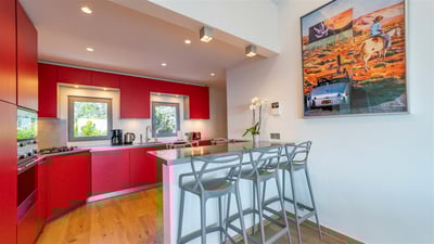 Kitchen & Dining Area