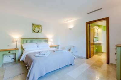 Luxury Villa Photo #28