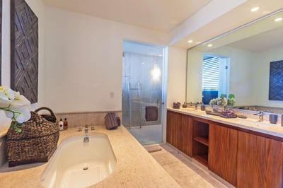 Luxury Villa Photo #17
