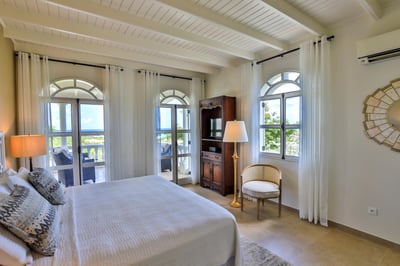Luxury Villa Photo #32