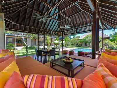 Luxury Villa Photo #7
