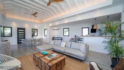 Luxury Villa Photo #26