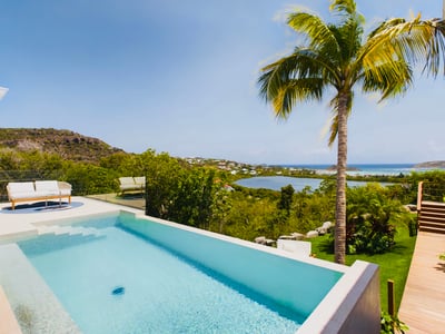 Luxury Villa Photo #3