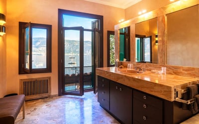Luxury Villa Photo #23