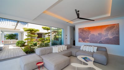 Luxury Villa Photo #32