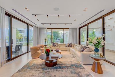 Luxury Villa Photo #11