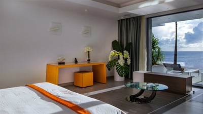 Bedroom 1: Main level, ocean view. King size bed, air conditioning, HD-TV with Dish Network, Apple T