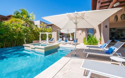 Luxury Villa Photo #4