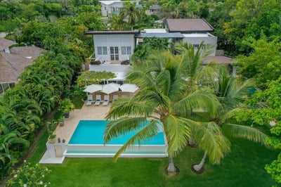 Luxury Villa Photo #3