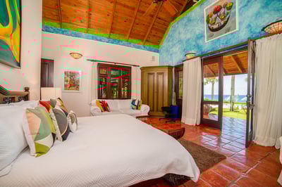 Luxury Villa Photo #35